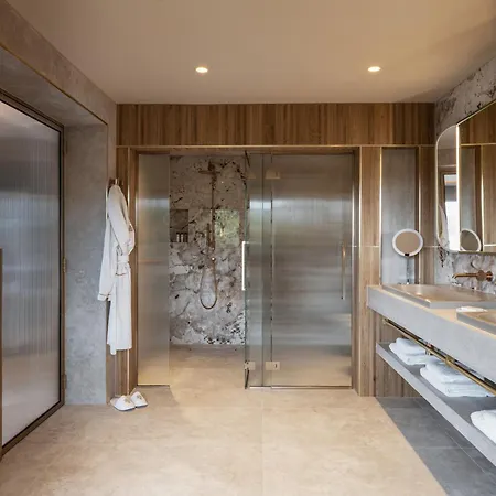 The Europe & Отель