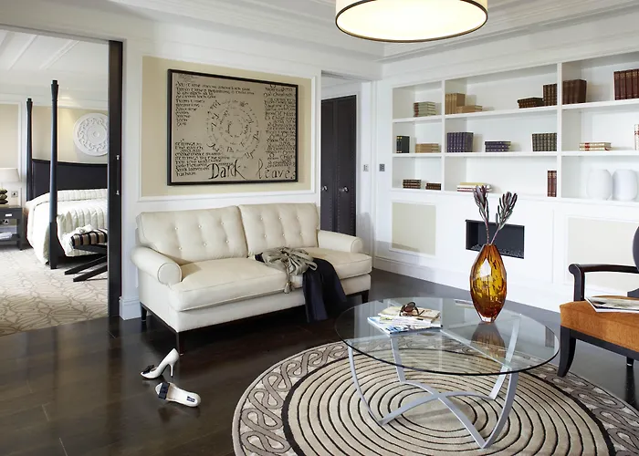 The Europe & Отель